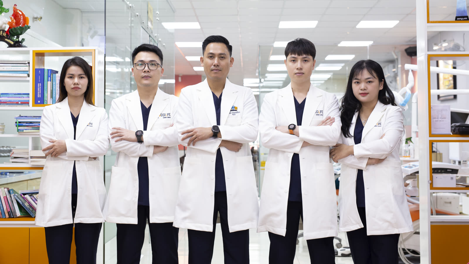 Đội ngũ bác sĩ — Dr Hung Dental Center